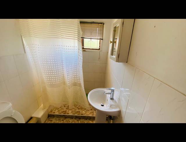 1 BEDROOM STUDIO APARTMENT TO LET IN RESERVOIR HILLS